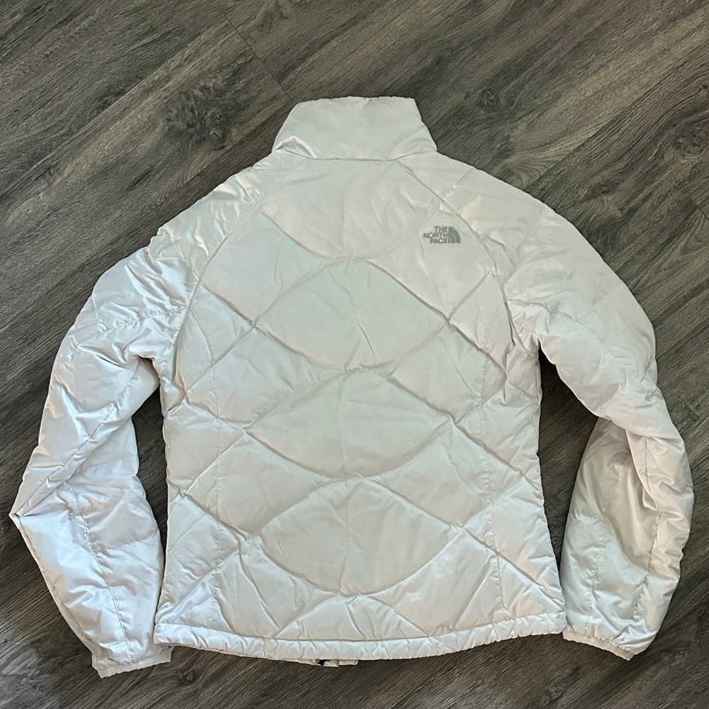The North Face Women's White Puffer Jacket - Picture 9 of 11